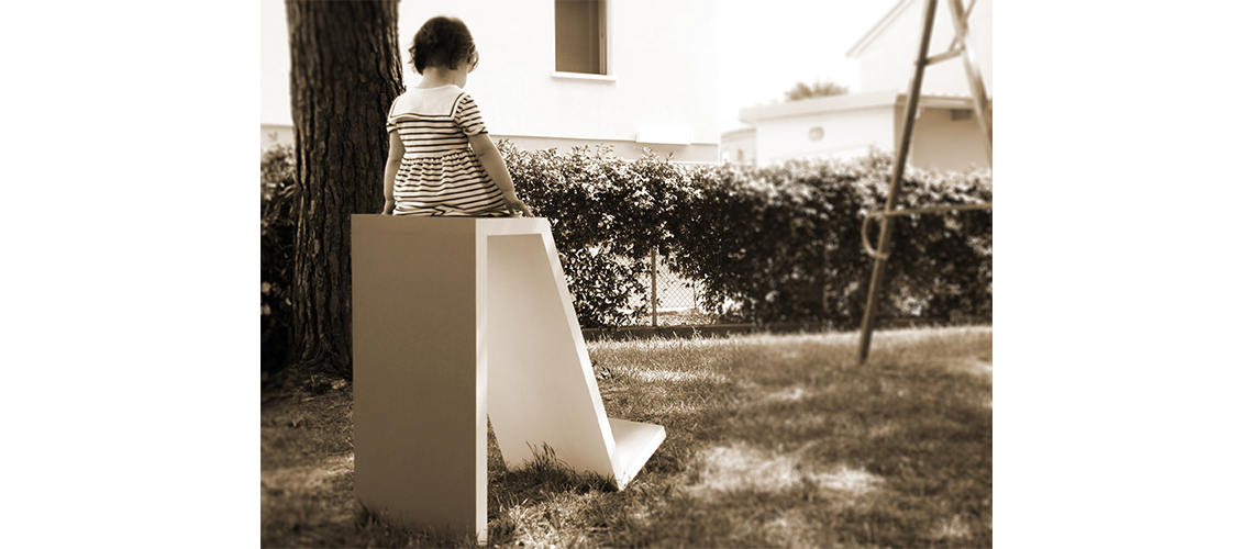 Elefante di design ispirata al progetto Di Segni Minimali, forme astratte e minimali trasformate in animali d’arredo, tra illustrazione e complemento decorativo, stile essenziale e ludico.
