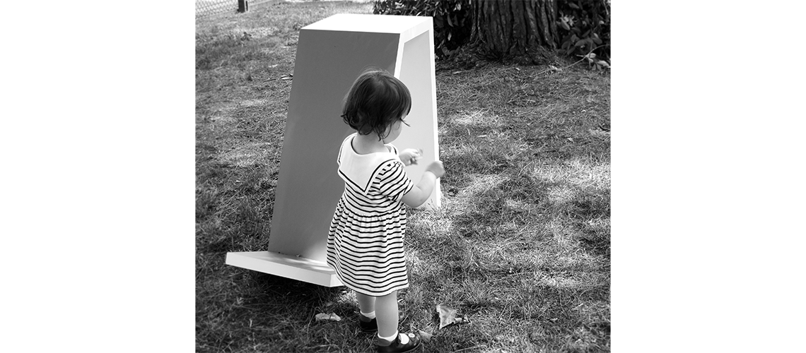 Elefante di design ispirata al progetto Di Segni Minimali, forme astratte e minimali trasformate in animali d’arredo, tra illustrazione e complemento decorativo, stile essenziale e ludico.